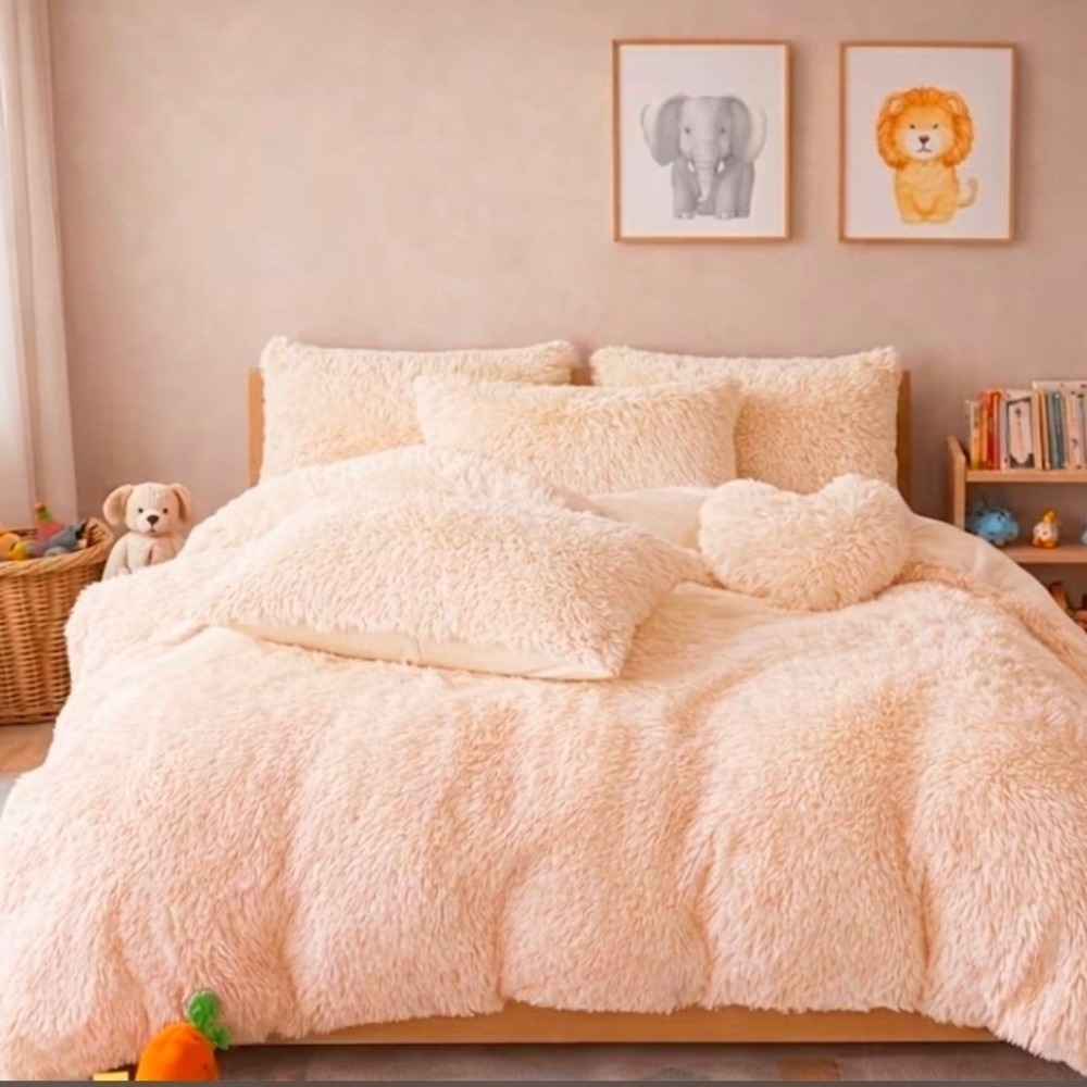 NWOT Shaggy Faux Fur Duvet Cover Set Ultra Soft Fluffy Bedding - Off-White/Ivory